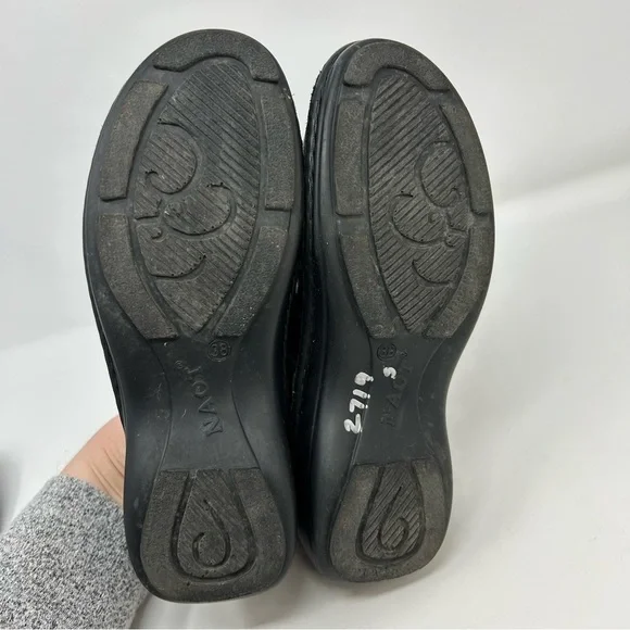 Naot Primrose Black Leather Comfort Chunky Heeled Mary Janes Size 38 (US Size 7) - Picture 10 of 14